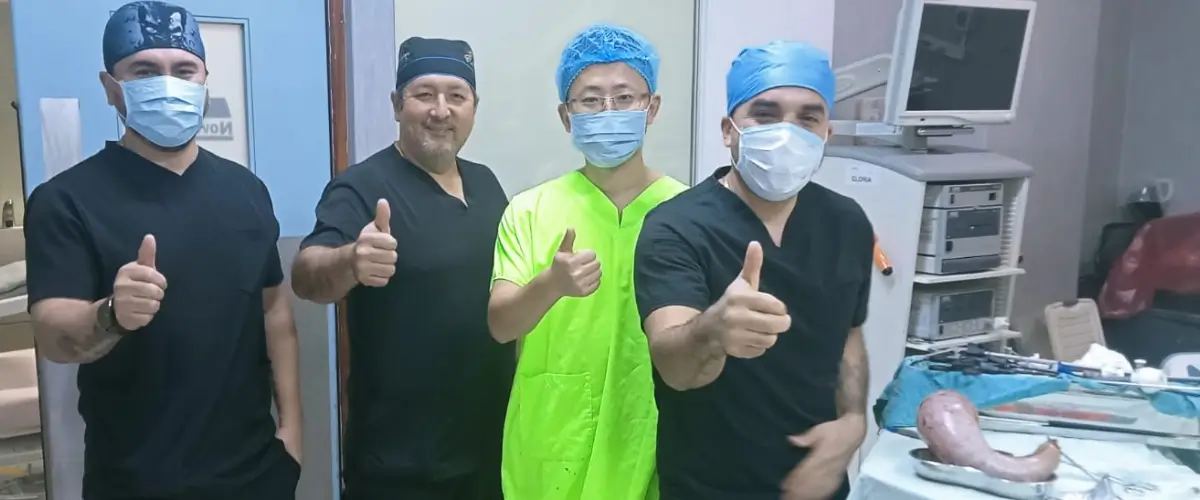 A successful sleeve gastrectomy in Peru using Miconvey endoscopic linear stapler 